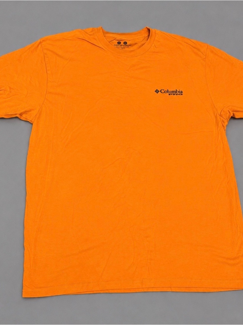 Columbia Men's Short Sleeve Tee With Pointer On Back